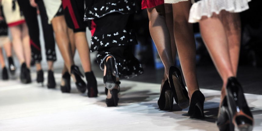 Zagreb, 241111.
Dreft Fashion Week revije pocele su u Hypo centru i prvi dan su svoje modele prezentirali: The Rodnik band, Petra i Maja Spoljar, Mara MiloglavMoretic, Aba Tomicic, Irina Balen Garland, Karim Bonet, Milena Rogulj.
Na slici: Mara Miloglav Zagreb, 241111.
Dreft Fashion Week revije pocele su u Hypo centru i prvi dan su svoje modele prezentirali: The Rodnik band, Petra i Maja Spoljar, Mara MiloglavMoretic, Aba Tomicic, Irina Balen Garland, Karim Bonet, Milena Rogulj.
Na slici: Mara Miloglav