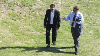 Knin, 050811.
Podizanjem zastave na Kninskoj tvrdjavi i postrojavanjem vojnih snaga na nogometnom igralistu obiljezena je 16. obljetnica VRO Oluja, Dan pobjede i domovinske zahvalnosti i Dan hrvatskih branitelja.
Na fotografiji: Zoran Milanovic i Radomir Knin, 050811.
Podizanjem zastave na Kninskoj tvrdjavi i postrojavanjem vojnih snaga na nogometnom igralistu obiljezena je 16. obljetnica VRO Oluja, Dan pobjede i domovinske zahvalnosti i Dan hrvatskih branitelja.
Na fotografiji: Zoran Milanovic i Radomir