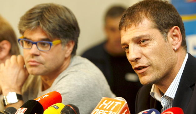 Zagreb, 161009. Hotel Sheraton. Konferencija za novinare Slavena Bilica na kojoj je obznanio da ostaje izbornik Hrvatske nogometne reprezentacije.  Na slici: Aljosa Asanovic i Slaven Bilic. Foto: Ronald Gorsic / CROPIX