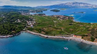 Korčula skriva pravi biser među plažama – uvalu Vela Pržina Korčula skriva pravi biser među plažama – uvalu Vela Pržina