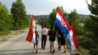 Molitvena hodnja “Koracima nade u istinu”, tradicija koja ne blijedi Molitvena hodnja “Koracima nade u istinu”, tradicija koja ne blijedi