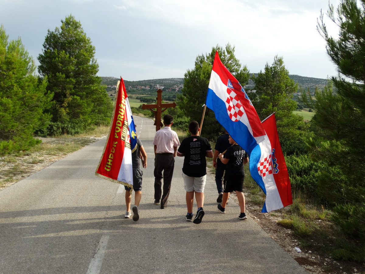 Molitvena hodnja “Koracima nade u istinu”, tradicija koja ne blijedi Molitvena hodnja “Koracima nade u istinu”, tradicija koja ne blijedi