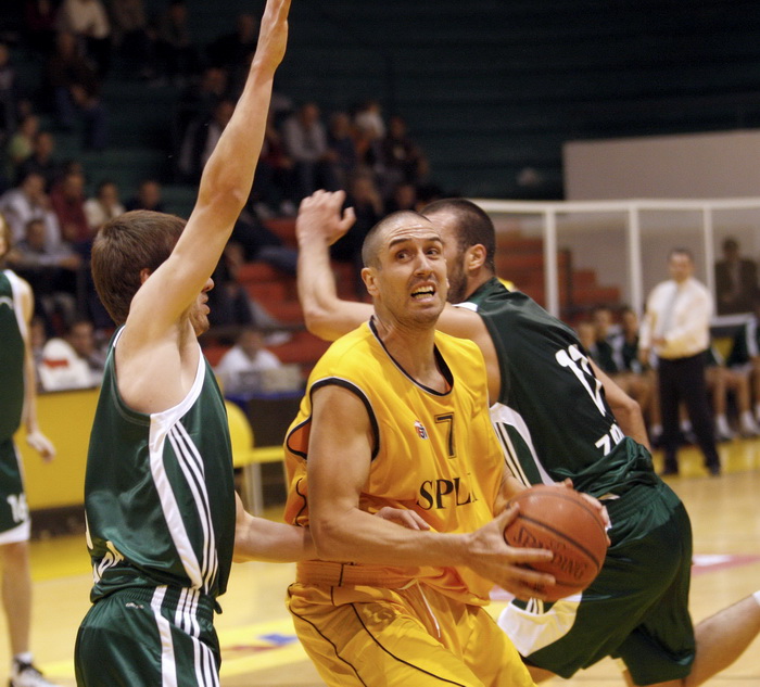 Split, 141011.Dvorana Gripe.Kosarkaska utakmica A-1 lige: Split – Borik Na slici: Toni Dijan (7)Foto: Vojko Basic / CROPIX Split, 141011.Dvorana Gripe.Kosarkaska utakmica A-1 lige: Split – Borik Na slici: Toni Dijan (7)Foto: Vojko Basic / CROPIX