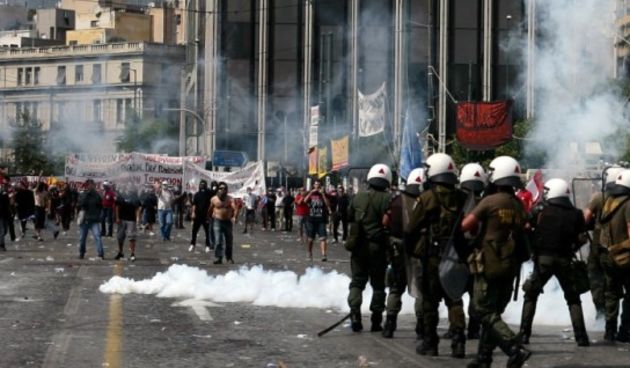 Grčka-neredi ( foto AP)