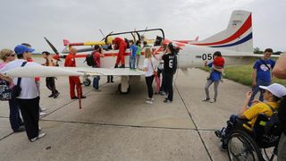Štićenici humanitarne udruge “Jak kao Jakov” u posjeti zračnoj bazi Zemunik, Foto: Filip Brala/PIXSELL Štićenici humanitarne udruge “Jak kao Jakov” u posjeti zračnoj bazi Zemunik, Foto: Filip Brala/PIXSELL