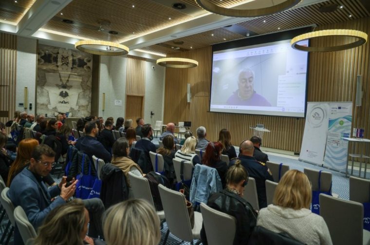 f49d4c5d7c98d7c3c17b2501b05e14f7_XL