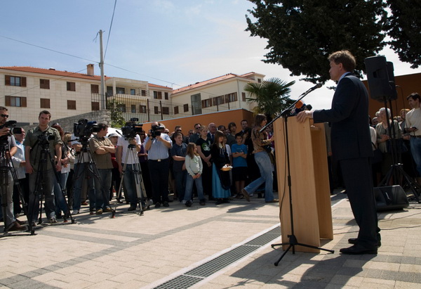 Svecano otvaranje obnovljene osnovne skole Kruno Krstic u Arbanasima