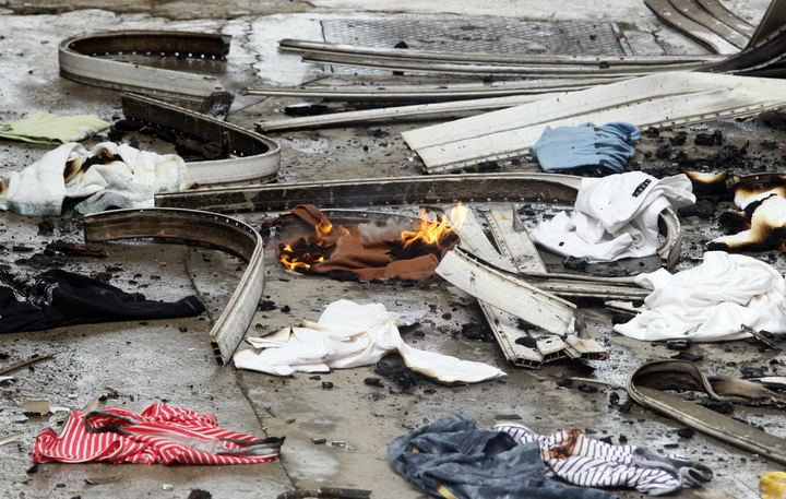 Zadar, 010311.
Jutros je izbio pozar u stanu u ulici Put Murata na Vostarnici. Za vrijeme nastanka pozara u stanu su bile dvije osobe koje su izasle neozlijedjene. Vatrogasci su na terenu, a ocevid je u tijeku.
Foto: Jure Miskovic / CROPIX