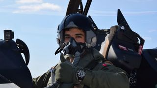 Prvi samostalni letovi omanskih pilota Prvi samostalni letovi omanskih pilota