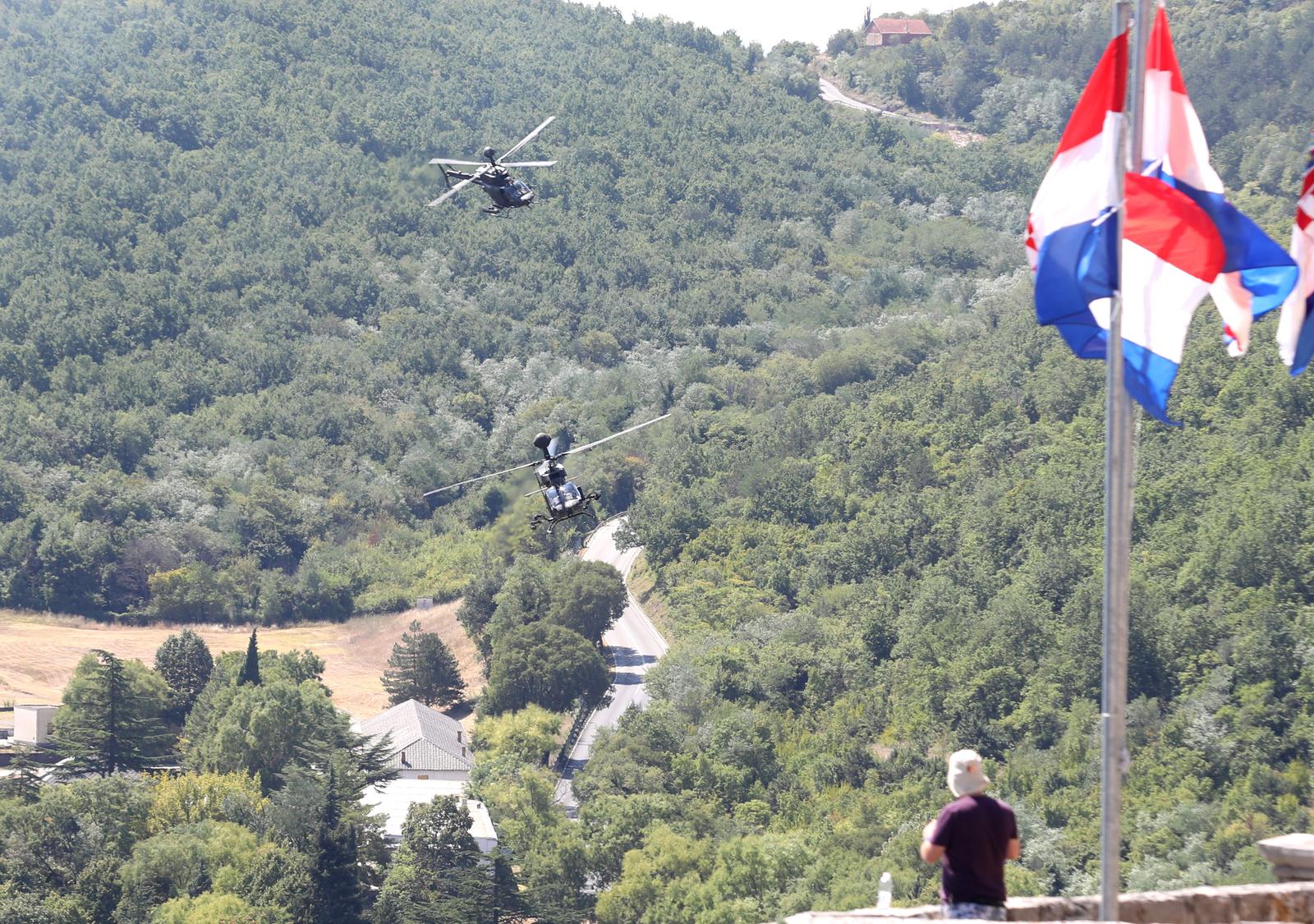 Preleti Rafalea i Krila oluje na obilježavanju 29. obljetnice VRO Oluja @ Knin Preleti Rafalea i Krila oluje na obilježavanju 29. obljetnice VRO Oluja @ Knin