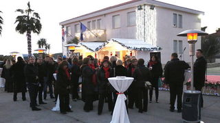 Paljenjem prve adventske svijeće i prigodnim zabavnim programom započela manifestacija Advent na otoku Viru