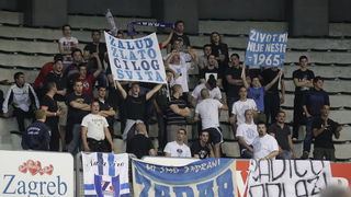 Zagreb, 040512.
KC Drazen Petrovic.
Kosarkaska utakmica Liga za prvaka ( prvenstvo Hrvatske ) 12.kolo Cibona – Zadar.
Na slici: Navijaci Zadra.
Foto: Nenad Dugi / CROPIX Zagreb, 040512.
KC Drazen Petrovic.
Kosarkaska utakmica Liga za prvaka ( prvenstvo Hrvatske ) 12.kolo Cibona – Zadar.
Na slici: Navijaci Zadra.
Foto: Nenad Dugi / CROPIX