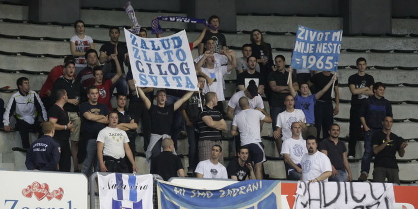 Zagreb, 040512.
KC Drazen Petrovic.
Kosarkaska utakmica Liga za prvaka ( prvenstvo Hrvatske ) 12.kolo Cibona – Zadar.
Na slici: Navijaci Zadra.
Foto: Nenad Dugi / CROPIX Zagreb, 040512.
KC Drazen Petrovic.
Kosarkaska utakmica Liga za prvaka ( prvenstvo Hrvatske ) 12.kolo Cibona – Zadar.
Na slici: Navijaci Zadra.
Foto: Nenad Dugi / CROPIX
