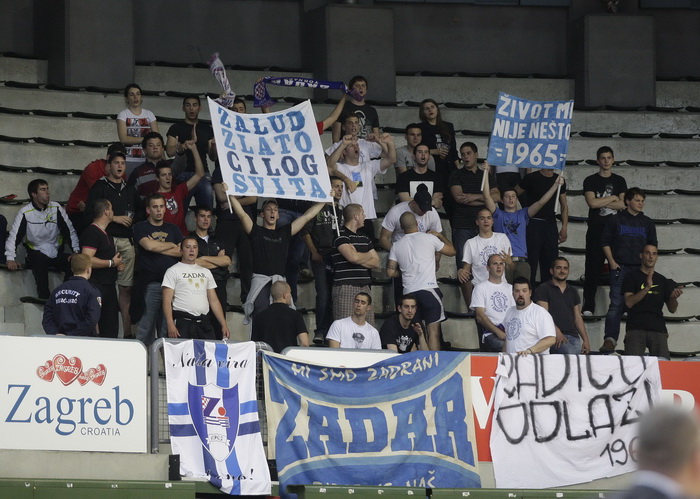 Zagreb, 040512.
KC Drazen Petrovic.
Kosarkaska utakmica Liga za prvaka ( prvenstvo Hrvatske ) 12.kolo Cibona – Zadar.
Na slici: Navijaci Zadra.
Foto: Nenad Dugi / CROPIX Zagreb, 040512.
KC Drazen Petrovic.
Kosarkaska utakmica Liga za prvaka ( prvenstvo Hrvatske ) 12.kolo Cibona – Zadar.
Na slici: Navijaci Zadra.
Foto: Nenad Dugi / CROPIX