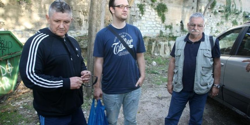 Zacetnici inicijative vracanja imena Kalelarga Sirokoj ulici spalili su sve prikupljene potpise gradjana nakon sto nisu naisli na razumijevanje gradskih vlasti. Photo: Dino Stanin/PIXSELL Zacetnici inicijative vracanja imena Kalelarga Sirokoj ulici spalili su sve prikupljene potpise gradjana nakon sto nisu naisli na razumijevanje gradskih vlasti. Photo: Dino Stanin/PIXSELL