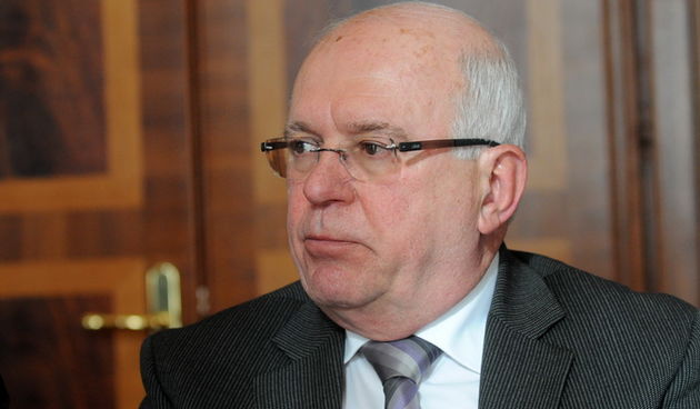 Zadar, 190213.
Ministar znanosti, obrazovanja i sporta dr. sc. Zeljko Jovanovic i zadarski gradonacelnik dr. Zvonimir Vrancic danas su na sastanku u gradskoj upravi pokusavali rijesiti problem Centra za rehabilitaciju i odgoj mladih i djece s posebnim pot