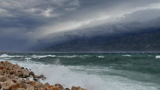 Olujna bura u Ražancu 15. srpnja 2016. Foto:Leo Kvarantan Olujna bura u Ražancu 15. srpnja 2016. Foto:Leo Kvarantan