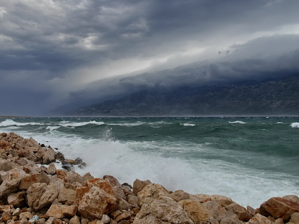 Olujna bura u Ražancu 15. srpnja 2016. Foto:Leo Kvarantan Olujna bura u Ražancu 15. srpnja 2016. Foto:Leo Kvarantan