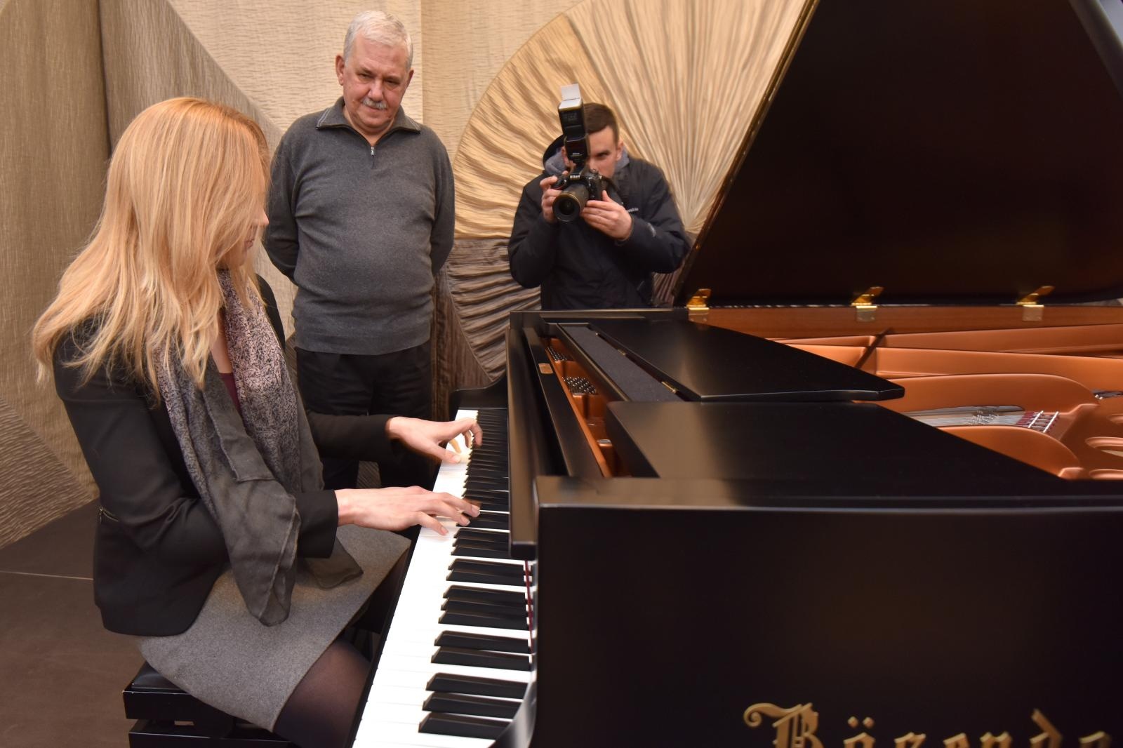 U Kneževoj palači predstavljen novi koncertni klavir
