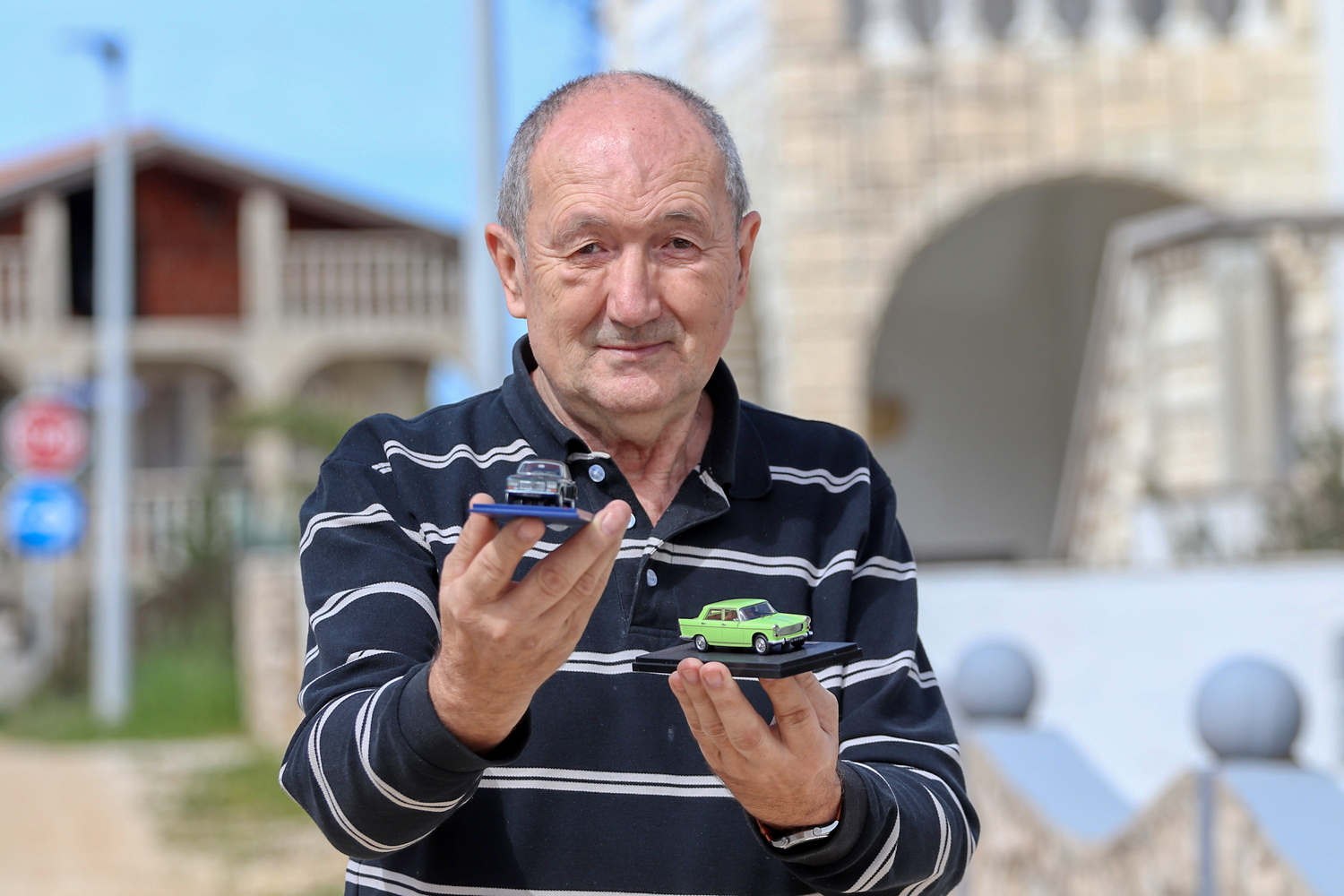 Dušan Erkalović iz Vira jedan je od najvećih kolekcionara autića u Hrvatskoj Dušan Erkalović iz Vira jedan je od najvećih kolekcionara autića u Hrvatskoj