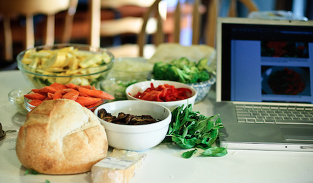 Hrana, laptop/foto: ecosalon.com