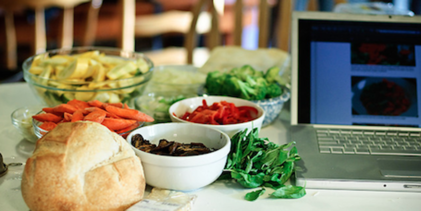Hrana, laptop/foto: ecosalon.com