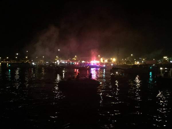 Doček zlatnih zadarskih olimpijaca Šime Fantele i Igora Marenića: Bakljada na brodovima od Vitrenjaka do Morskih orgulja. Foto: Tija Malik Doček zlatnih zadarskih olimpijaca Šime Fantele i Igora Marenića: Bakljada na brodovima od Vitrenjaka do Morskih orgulja. Foto: Tija Malik