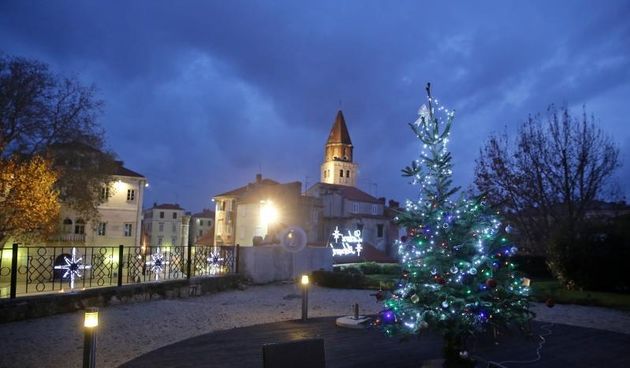 Adventsko uređenje perivoja Jelene Madijevke i trga Petra Zoranića, foto: Filip Brala/PIXSELL
