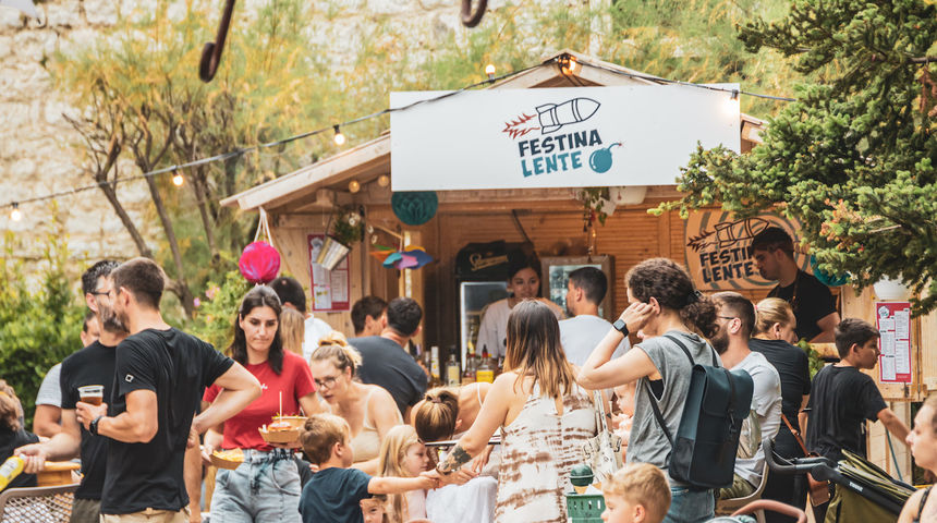 S nestrpljenjem Šibenčani, ali i mnogi gosti, očekuju proljetnu adventuru, kako su još prije tri godine prozvali Šibenik Spring festival by Staropramen, urbani festival za sve generacije, za mlade, ali i za one koji se tako osjećaju. S nestrpljenjem Šibenčani, ali i mnogi gosti, očekuju proljetnu adventuru, kako su još prije tri godine prozvali Šibenik Spring festival by Staropramen, urbani festival za sve generacije, za mlade, ali i za one koji se tako osjećaju.