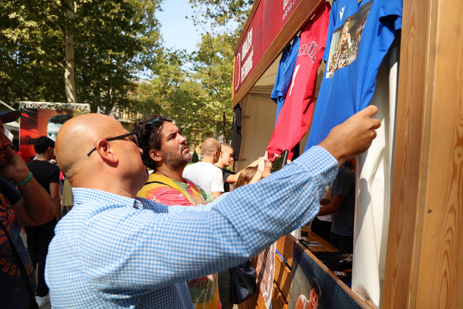Druženje s košakašima povodom 60. rođendana Dražena Petrovića Druženje s košakašima povodom 60. rođendana Dražena Petrovića
