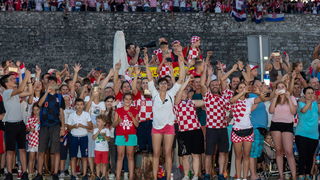 Veličanstven doček četvorice zadarskih Vatrenih od Gradskog mosta do Foruma