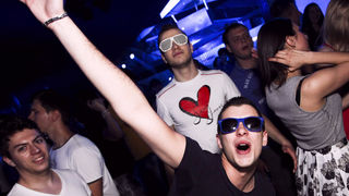 Subota u zagrebačkom Aquariusu protekla je u zagrijavanju za Moonsplash festival koji će se u zrćanskom Aquariusu održati od 11. do 13. kolovoza. Na Moonsplashu će nastupiti planetarne zvijezde elektroničke glazbe: Benny Benassi, Merk & Kremont, Dimitri V Subota u zagrebačkom Aquariusu protekla je u zagrijavanju za Moonsplash festival koji će se u zrćanskom Aquariusu održati od 11. do 13. kolovoza. Na Moonsplashu će nastupiti planetarne zvijezde elektroničke glazbe: Benny Benassi, Merk & Kremont, Dimitri V