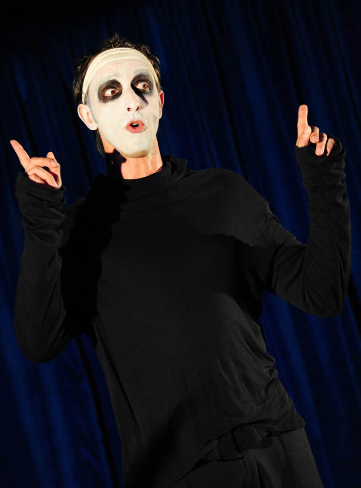 17. Zadarsko kazališno ljeto: Multimedijalni performans “Diva”, Edvin Liverić, foto: N. Marčev 17. Zadarsko kazališno ljeto: Multimedijalni performans “Diva”, Edvin Liverić, foto: N. Marčev