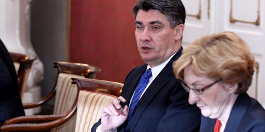 04.07.2013., Zagreb – U Banskim dvorima odrzana je redovita sjednica Vlade RH. Photo: Patrik Macek/PIXSELL Autor Patrik Macek/PIXSELL KLJUČNE RIJEČI Zoran Milanovic, sjednica, Vlada RH 04.07.2013., Zagreb – U Banskim dvorima odrzana je redovita sjednica Vlade RH. Photo: Patrik Macek/PIXSELL Autor Patrik Macek/PIXSELL KLJUČNE RIJEČI Zoran Milanovic, sjednica, Vlada RH