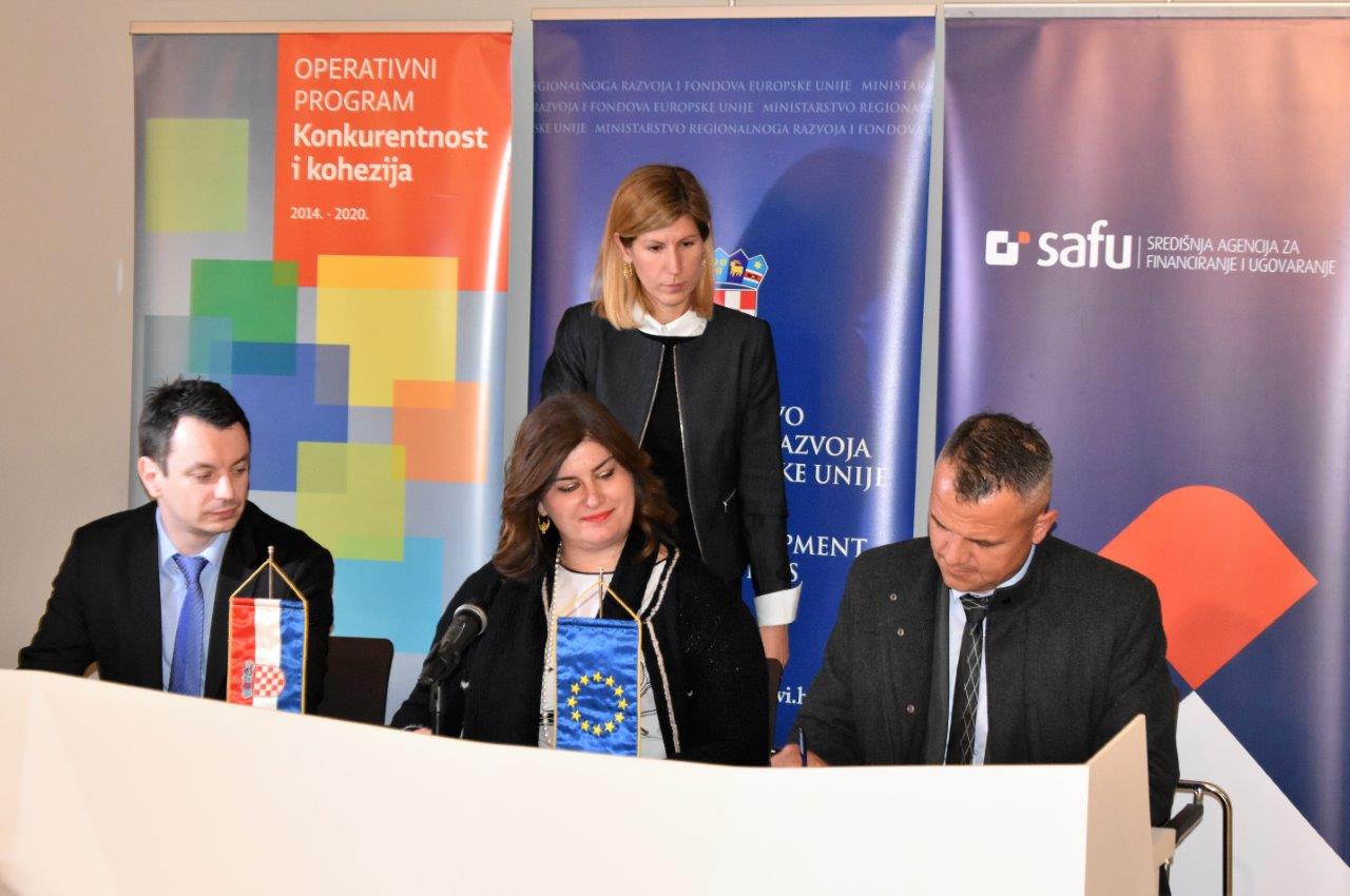 Potpisivanje ugovora u prezentacijskom centru “Podzemni grad Paklenice” NP Paklenica Potpisivanje ugovora u prezentacijskom centru “Podzemni grad Paklenice” NP Paklenica