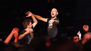 Split, 021009.
Spaladium Arena.
Koncert “Adio lito” na kojem nastupaju Hladno pivo, Fon Biskich, Damir Urban, Marijan Ban i Psihomodo Pop.
Na fotografiji: publika.
Foto: Josko Ponos / CROPIX Split, 021009.
Spaladium Arena.
Koncert “Adio lito” na kojem nastupaju Hladno pivo, Fon Biskich, Damir Urban, Marijan Ban i Psihomodo Pop.
Na fotografiji: publika.
Foto: Josko Ponos / CROPIX