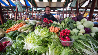 Đir po pijaci, 17. travnja 2012. (foto:Saša Čuka)