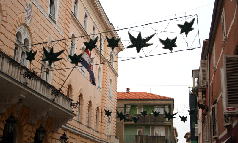 Započelo blagdansko ukrašavanje Poluotoka Započelo blagdansko ukrašavanje Poluotoka