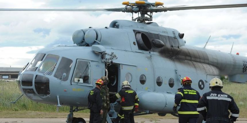 Vojnim helikopterom Mi-8 na Božić je prevezen 500-ti pacijent u ovoj godini, pri čemu su letačke posade Hrvatskog ratnog zrakoplovstva i protuzračne obrane (HRZ i PZO) ovim hitnim medicinskim letom nadmašile prošlogodišnjih do sada rekordnih 486 prevezeni Vojnim helikopterom Mi-8 na Božić je prevezen 500-ti pacijent u ovoj godini, pri čemu su letačke posade Hrvatskog ratnog zrakoplovstva i protuzračne obrane (HRZ i PZO) ovim hitnim medicinskim letom nadmašile prošlogodišnjih do sada rekordnih 486 prevezeni