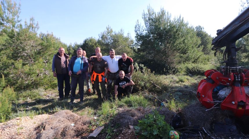 Virski lovci uz pomoć Čistog otoka saniraju otpadom devastirani prirodni krajolik otoka Vira Virski lovci uz pomoć Čistog otoka saniraju otpadom devastirani prirodni krajolik otoka Vira