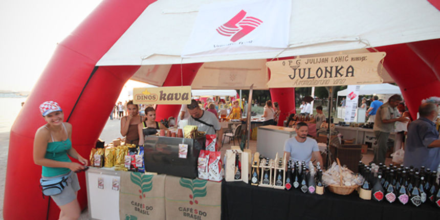 “Kupujmo hrvatsko” 29. lipnja 2012. (foto:Saša Čuka) “Kupujmo hrvatsko” 29. lipnja 2012. (foto:Saša Čuka)