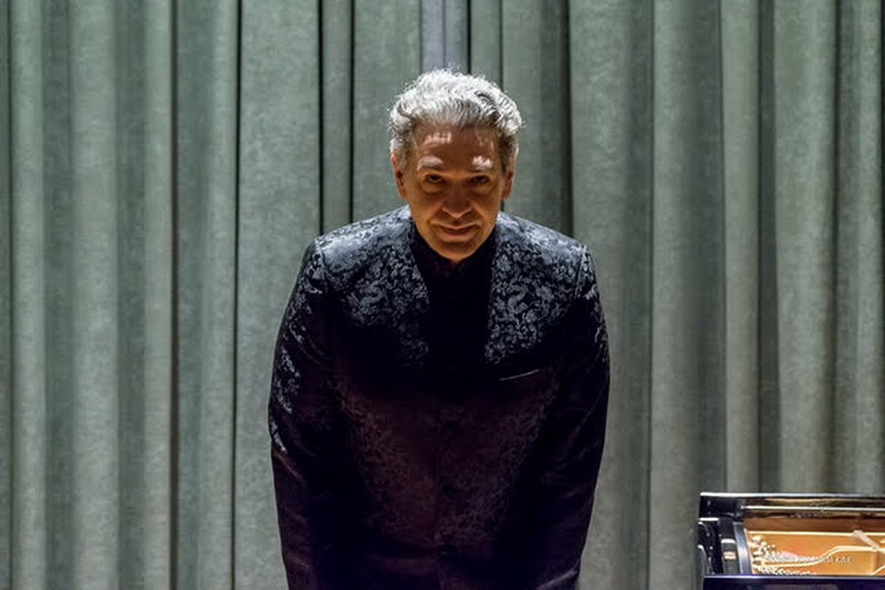 LOvro Pogorelić: “Kavalir za klavirom” u Svečanoj dvorani Sveučilišta u Zadru LOvro Pogorelić: “Kavalir za klavirom” u Svečanoj dvorani Sveučilišta u Zadru