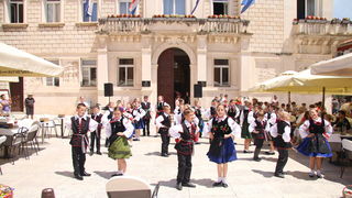 OŠ Zadarski otoci, učenici na Narodnom trgu