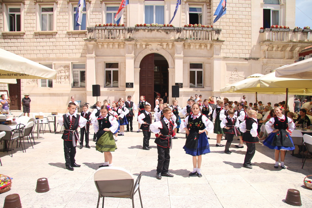 OŠ Zadarski otoci, učenici na Narodnom trgu
