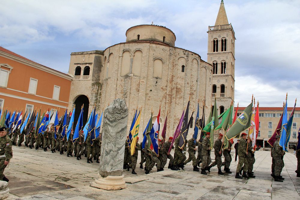 21. obljetnica VRA “Maslenica”: Mimohod branitelja 21. obljetnica VRA “Maslenica”: Mimohod branitelja