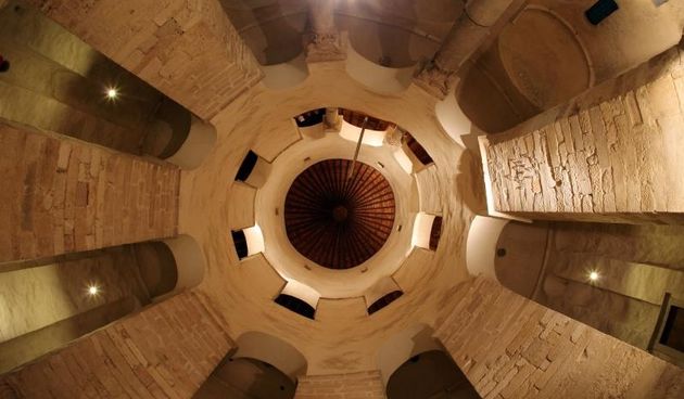 U sklopu projekta “Dolazak u bastinu” u crkvi svetog Donat otvorena je izlozba vise autora. Photo: Filip Brala/PIXSELL