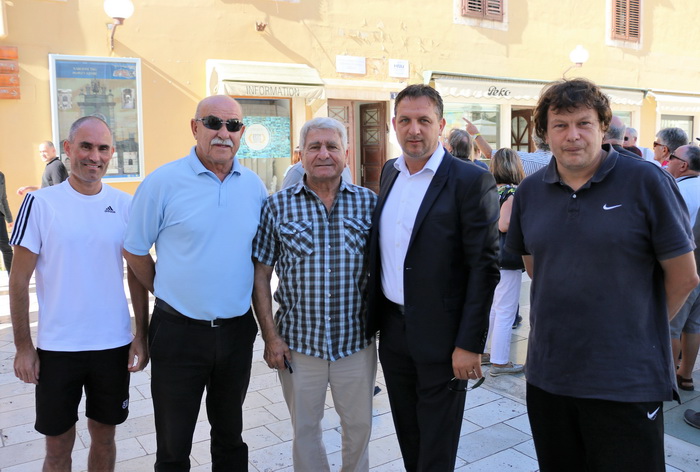 Na zadarskom Narodnom trgu najavljen Virski maraton 2016. Foto: Kažimir Škrbić/Virski list Na zadarskom Narodnom trgu najavljen Virski maraton 2016. Foto: Kažimir Škrbić/Virski list