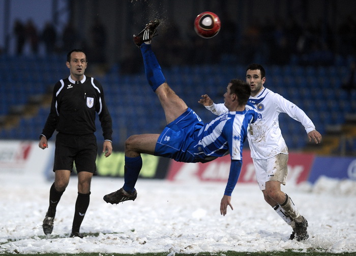 Karlovac, 271110.
Gradski stadion Karlovac
Nogometna utakmica 17. kola Prve HNL izmedju NK Karlovac i NK Zadar.
Na slici: igrac NK Karlovca Karlo Primorac u atraktivnim skaricama.
Foto: Sime Sokota / CROPIX Karlovac, 271110.
Gradski stadion Karlovac
Nogometna utakmica 17. kola Prve HNL izmedju NK Karlovac i NK Zadar.
Na slici: igrac NK Karlovca Karlo Primorac u atraktivnim skaricama.
Foto: Sime Sokota / CROPIX