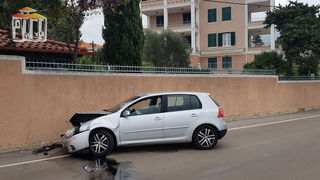 Golfom se izvrtio i zabio u zid na Obali kneza Trpimira