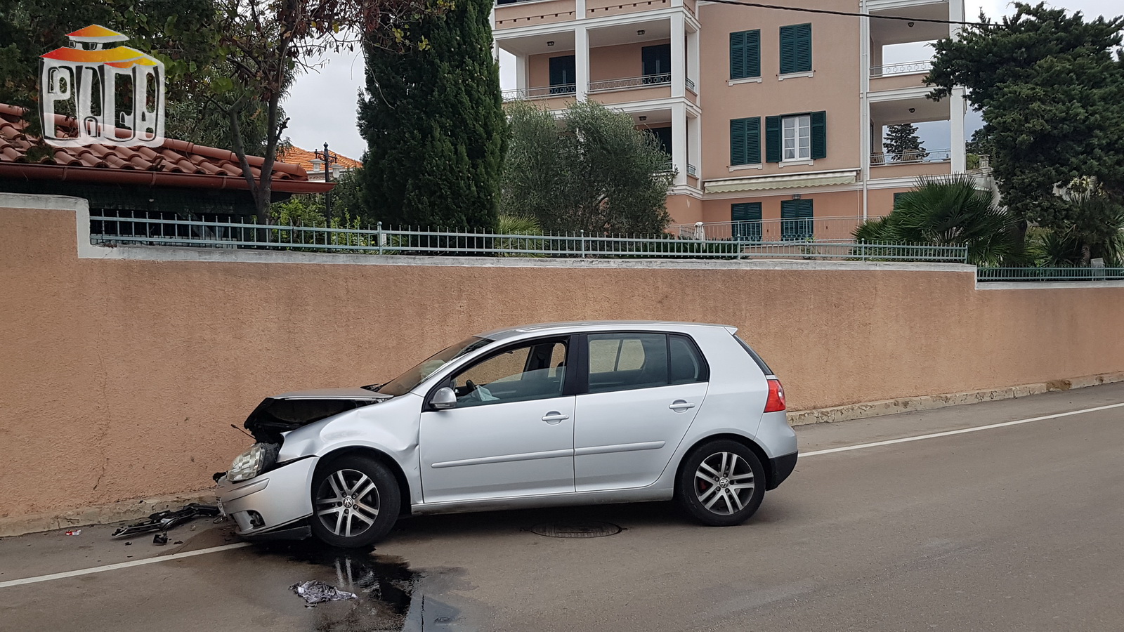 Golfom se izvrtio i zabio u zid na Obali kneza Trpimira